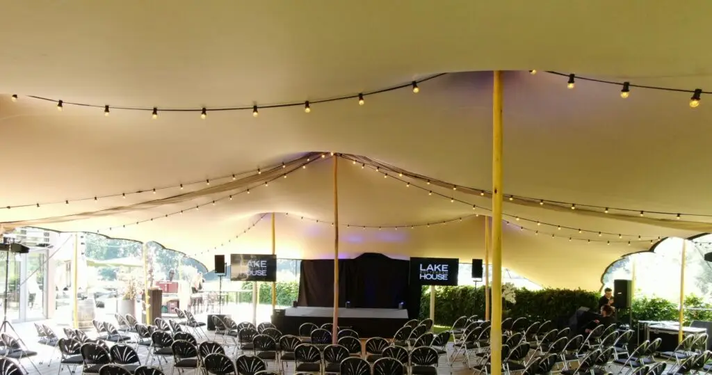 Tentforce Stretchtent 15 x 22 gekoppeld